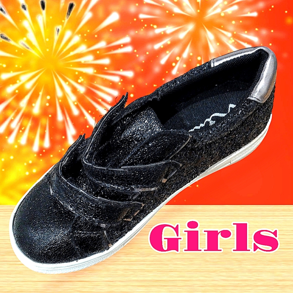 Nina Kids' Ashly Sneaker (Girls size 12)